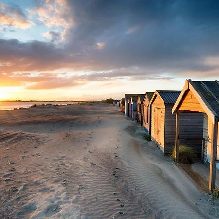Sunny & Modern Near The Beach & Village W Parking East Wittering Eksteriør billede