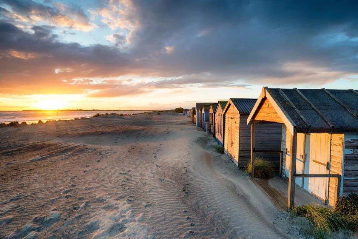 Sunny & Modern Near The Beach & Village W Parking East Wittering Eksteriør billede
