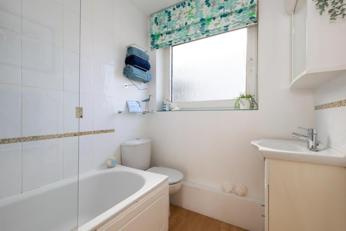 Sunny & Modern Near The Beach & Village W Parking East Wittering Eksteriør billede